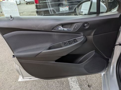 Used 2018 Chevrolet Cruze LT w/ RS Package image 10