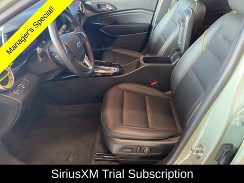 Used 2025 Chevrolet Trax ACTIV w/ Sunroof Package FWD image 7