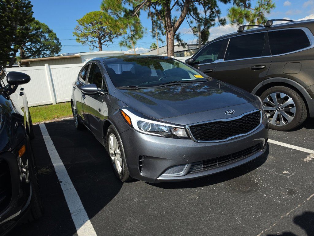Used 2017 Kia Forte S FWD image 4