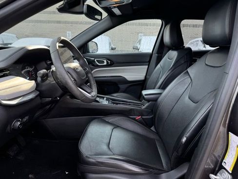 Used 2023 Jeep Compass Limited w/ Mopar Graphics Package image 16