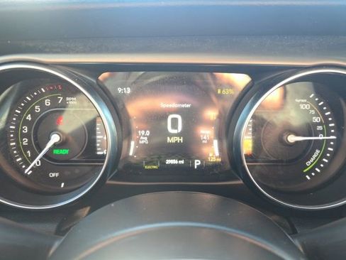 Used 2023 Jeep Wrangler Unlimited w/ Sun & Screen Package image 11