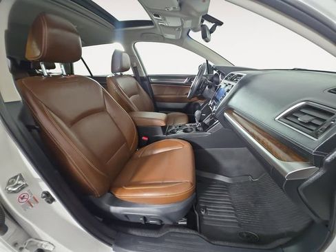 Used 2018 Subaru Outback 2.5i Touring AWD/4WD image 15