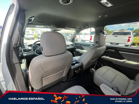Used 2026 GMC Acadia Elevation w/ Elevation Premium Package FWD image 15