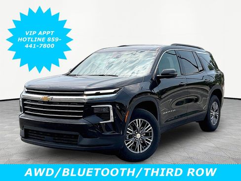 Used 2026 Chevrolet Traverse LT AWD/4WD image 1