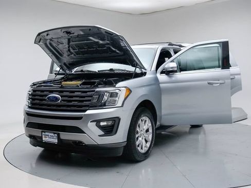 Used 2020 Ford Expedition XLT w/ Equipment Group 201A AWD/4WD image 17