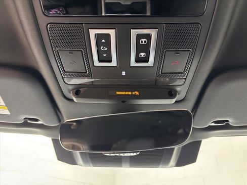 Used 2026 Land Rover Defender 110 X-Dynamic SE image 12