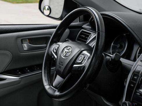 Used 2016 Toyota Camry XLE w/ Moonroof Package FWD image 18