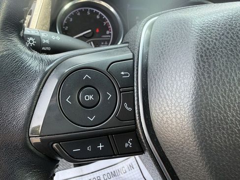 Used 2019 Toyota Camry SE w/ Convenience Package FWD image 14