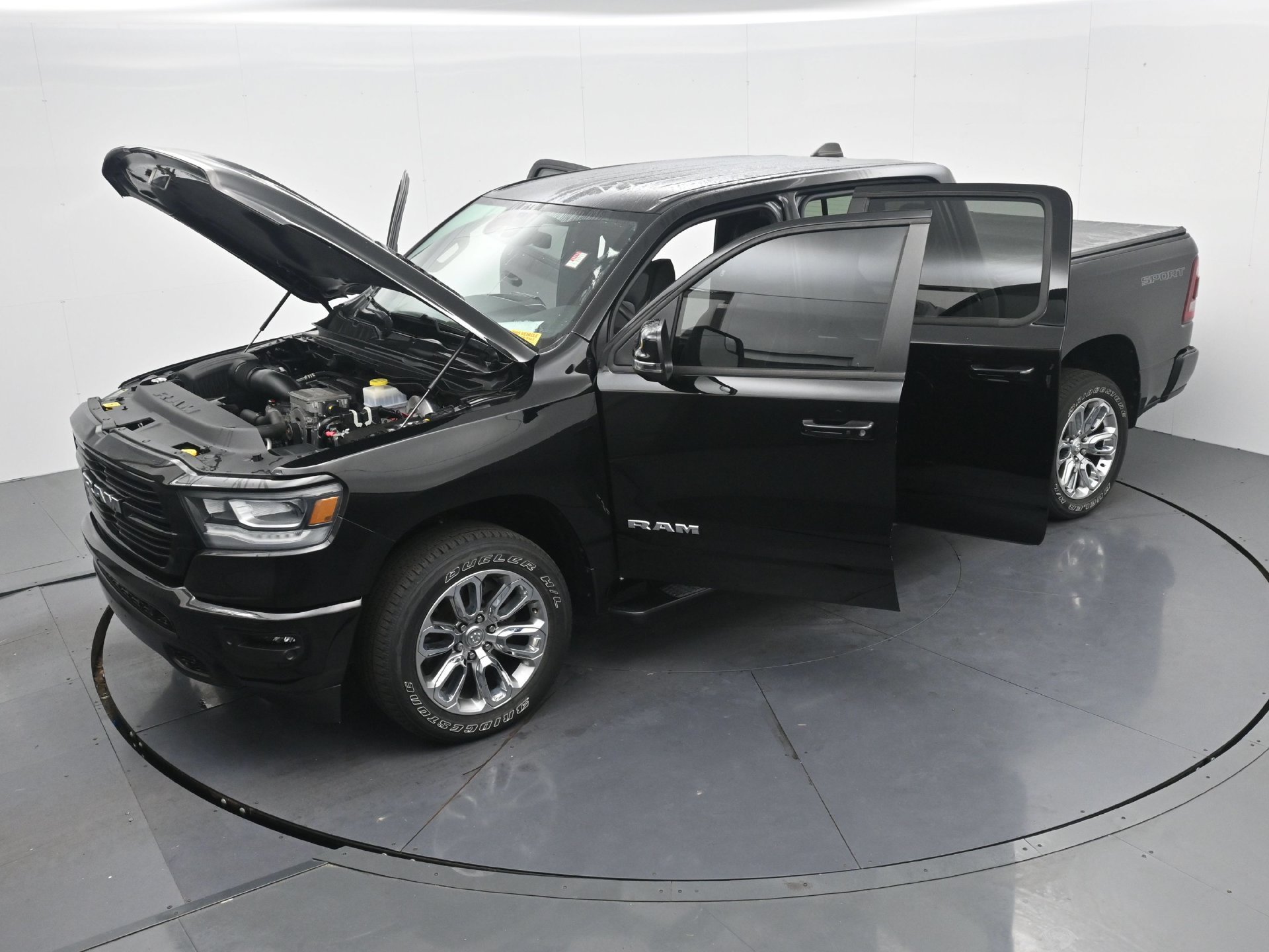 Used 2023 RAM 1500 Laramie AWD/4WD image 38