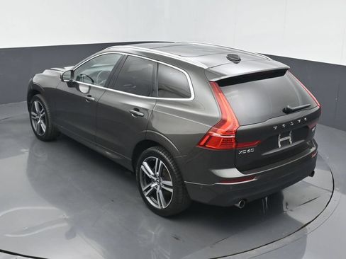 Used 2018 Volvo XC60 T5 Momentum w/ Vision Package AWD/4WD image 12