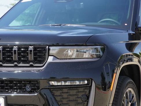 New 2026 Jeep Grand Cherokee Summit w/ Obsidian Package AWD/4WD image 4