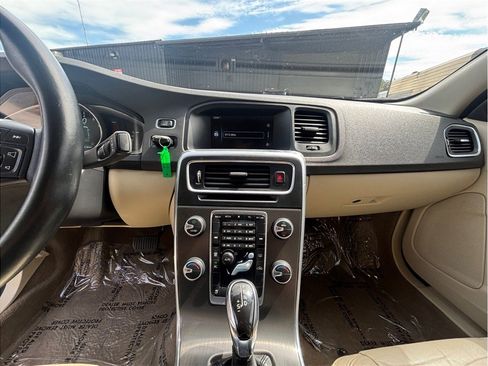 Used 2014 Volvo S60 T5 FWD image 11