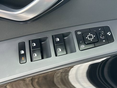 Used 2023 Kia Niro EX Touring image 17