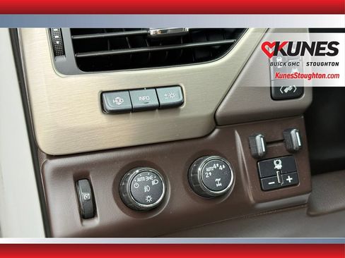 Used 2017 GMC Yukon XL Denali w/ Open Road Package AWD/4WD image 17