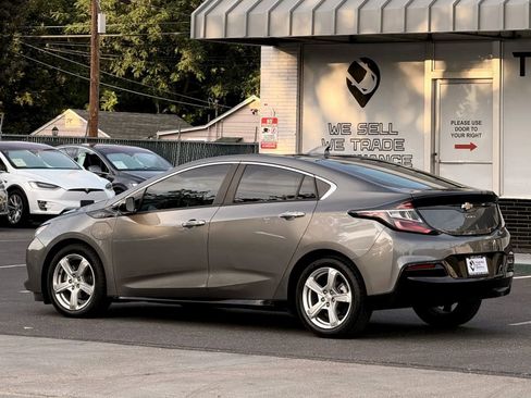 Used 2017 Chevrolet Volt LT FWD image 7