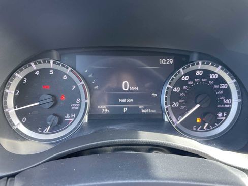 Used 2023 Toyota Highlander L image 10