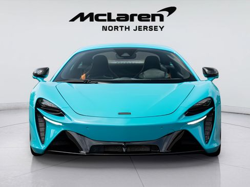 New 2025 McLaren Artura RWD image 3