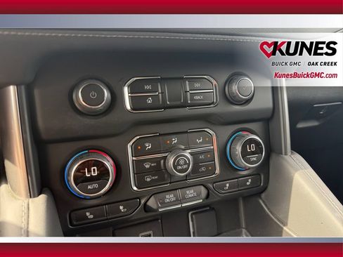 Used 2023 Chevrolet Tahoe Z71 w/ Luxury Package AWD/4WD image 29