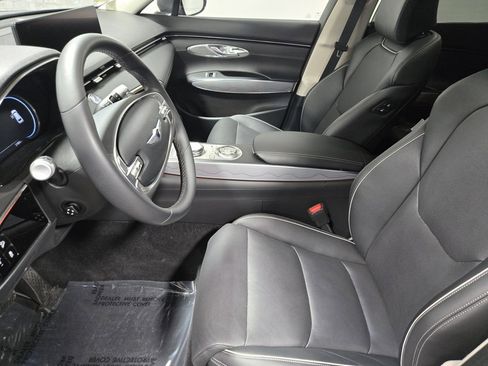 Used 2023 Genesis GV70 2.5T w/ Advanced Package image 10