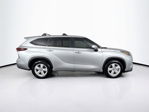 Certified 2024 Toyota Highlander LE image 5