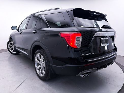 Used 2020 Ford Explorer Platinum w/ Premium Technology Package AWD/4WD image 2