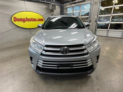 Used 2019 Toyota Highlander XLE AWD/4WD image 8