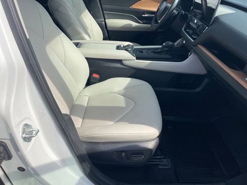 Used 2024 Toyota Grand Highlander Platinum image 18