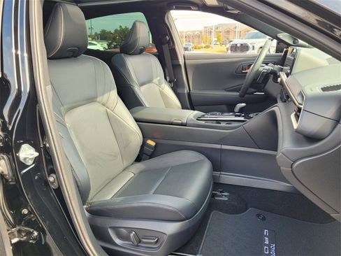 Used 2025 Toyota Crown Platinum image 12