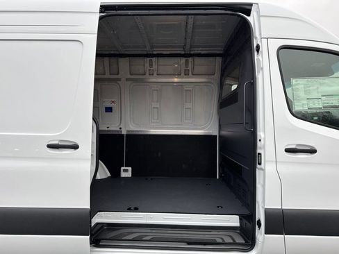 New 2025 Mercedes-Benz Sprinter 2500 image 10