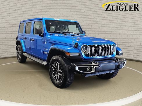 Used 2024 Jeep Wrangler Unlimited Sahara w/ Technology Group AWD/4WD image 3
