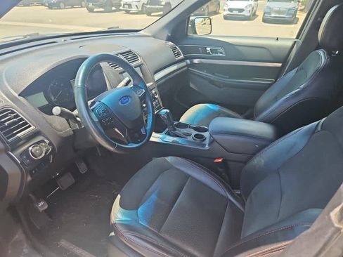 Used 2018 Ford Explorer XLT w/ Equipment Group 202A FWD image 15