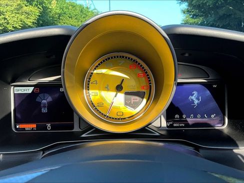 Used 2022 Ferrari F8 Tributo RWD image 13
