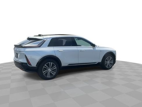 Used 2024 Cadillac Lyriq Luxury image 8