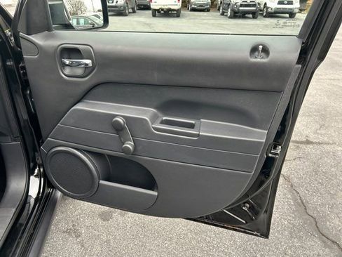 Used 2015 Jeep Patriot Sport image 21
