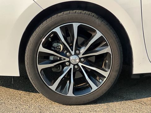 Used 2019 Toyota Corolla SE w/ Protection Package FWD image 13