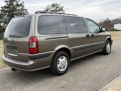 Used 2003 Chevrolet Venture LS image 2