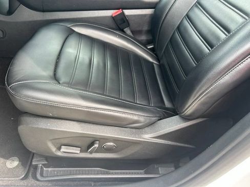 Used 2019 Ford Edge SEL w/ Equipment Group 201A FWD image 10