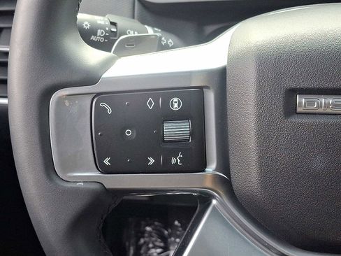 Used 2024 Land Rover Discovery Dynamic SE image 17
