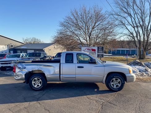 Used 2006 Dodge Dakota SLT image 2
