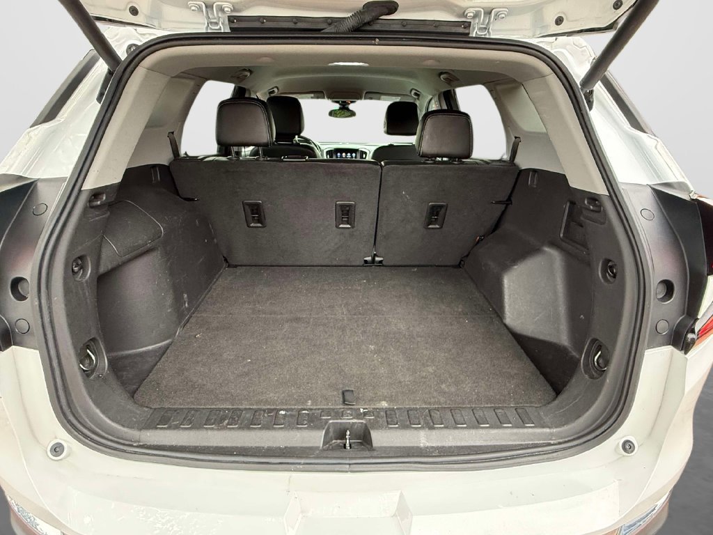Used 2023 GMC Terrain SLT AWD/4WD image 9