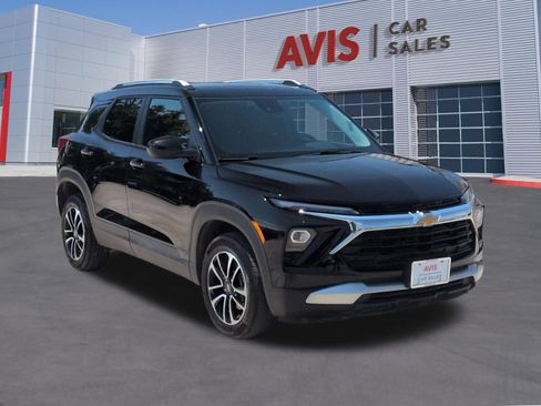 Used 2025 Chevrolet TrailBlazer LT AWD/4WD image 3