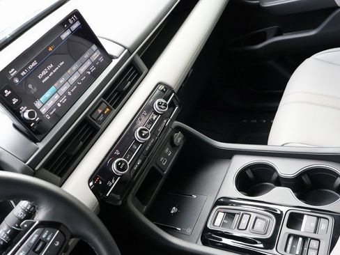 Certified 2025 Honda Pilot Touring image 20