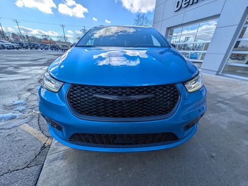 New 2026 Chrysler Pacifica Select image 9