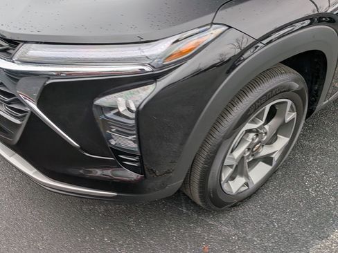 Certified 2025 Chevrolet Trax LT w/ LT Convenience Package image 11