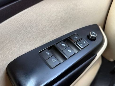 Used 2018 Toyota Highlander XLE AWD/4WD image 26