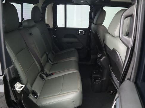 Used 2024 Jeep Gladiator Mojave w/ Convenience Group image 22