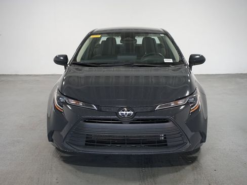 Used 2023 Toyota Corolla LE image 2