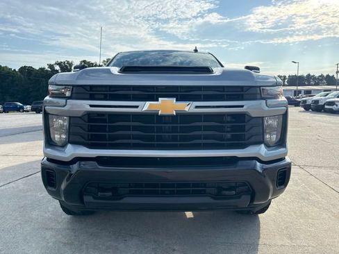 Used 2024 Chevrolet Silverado 2500 Custom w/ Custom Value Package AWD/4WD image 8