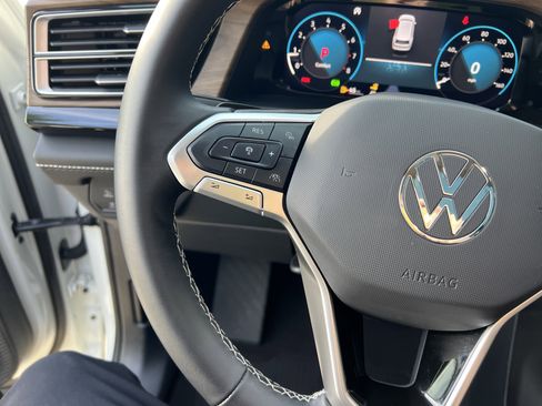 Certified 2025 Volkswagen Atlas SE w/ Panoramic Sunroof Package image 17