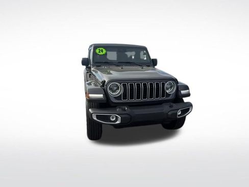 Used 2024 Jeep Wrangler Sahara image 40